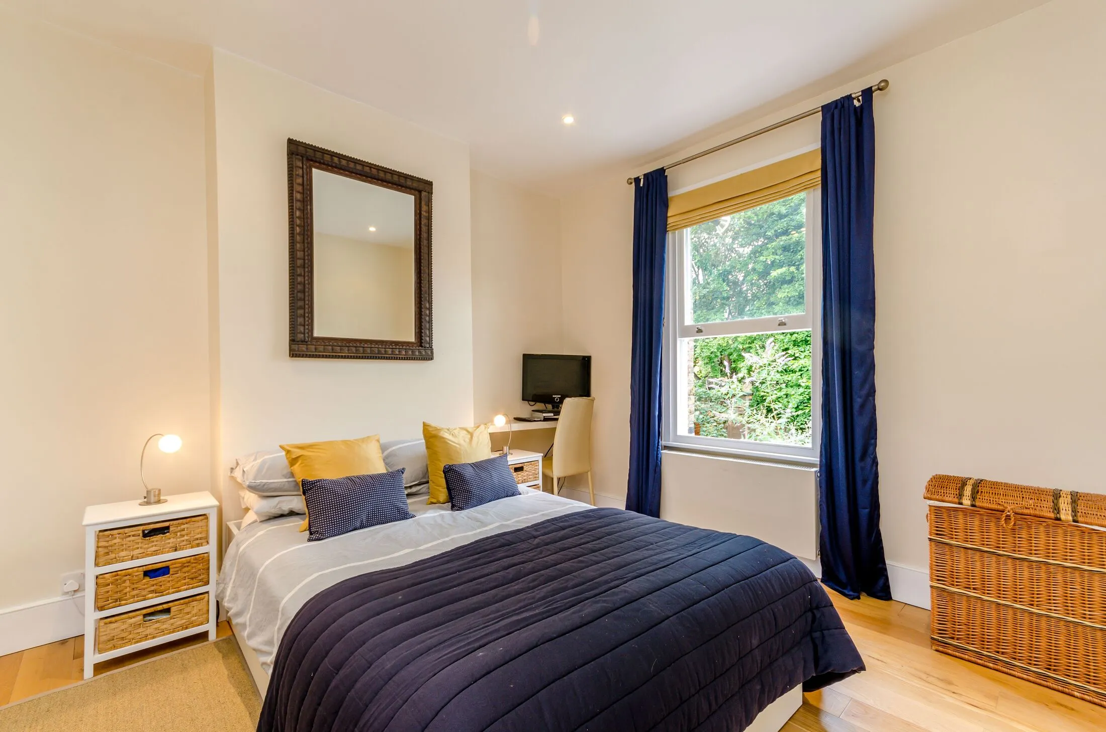 Flat Mexfield Road in Greater London