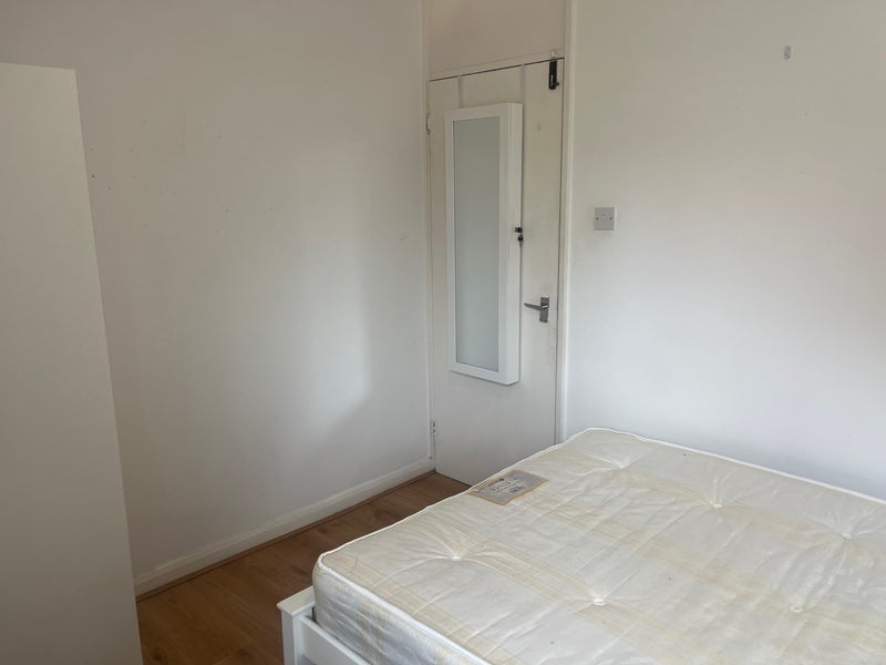 Room College Place in Greater London