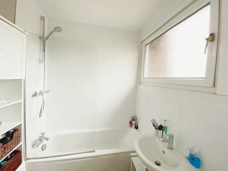 Room Ramsey Street in Greater London