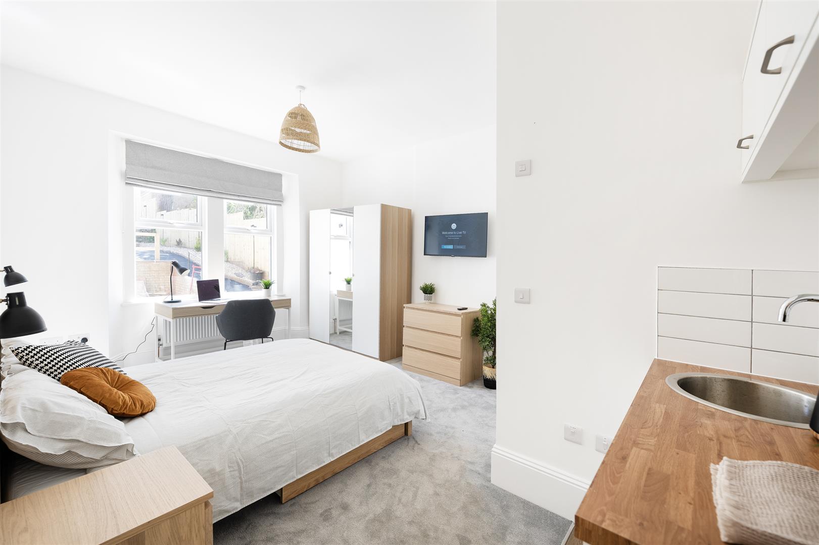 Room Overnhill Road in Downend and Bromley Heath