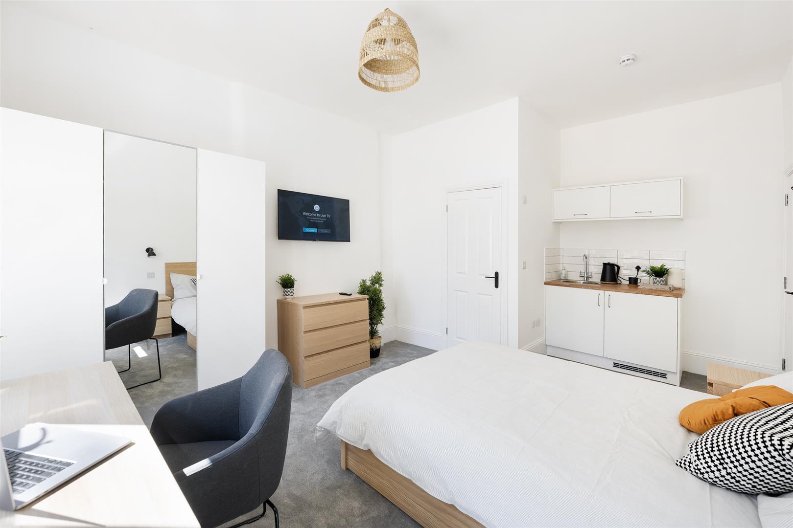 Room Overnhill Road in Downend and Bromley Heath