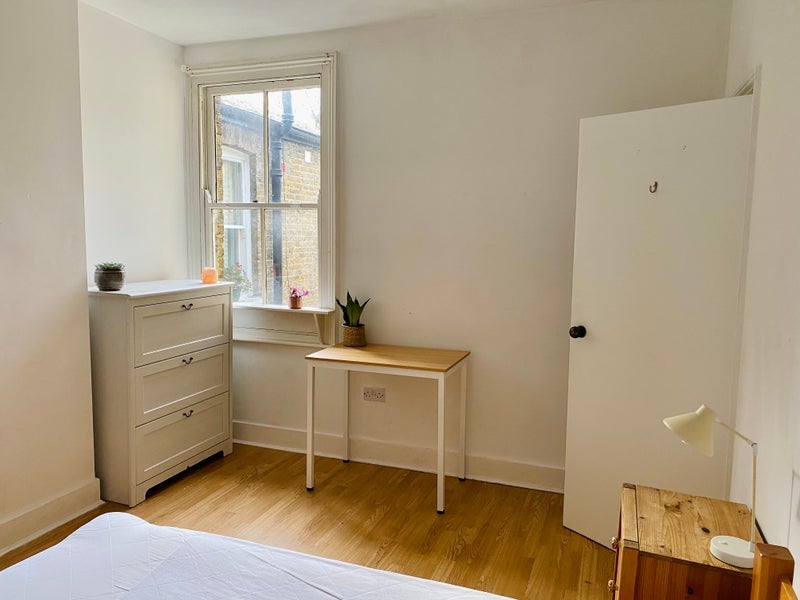 Room Alberta Street in Greater London