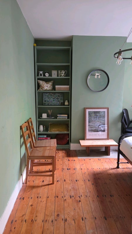 Room Carr Road in Greater London