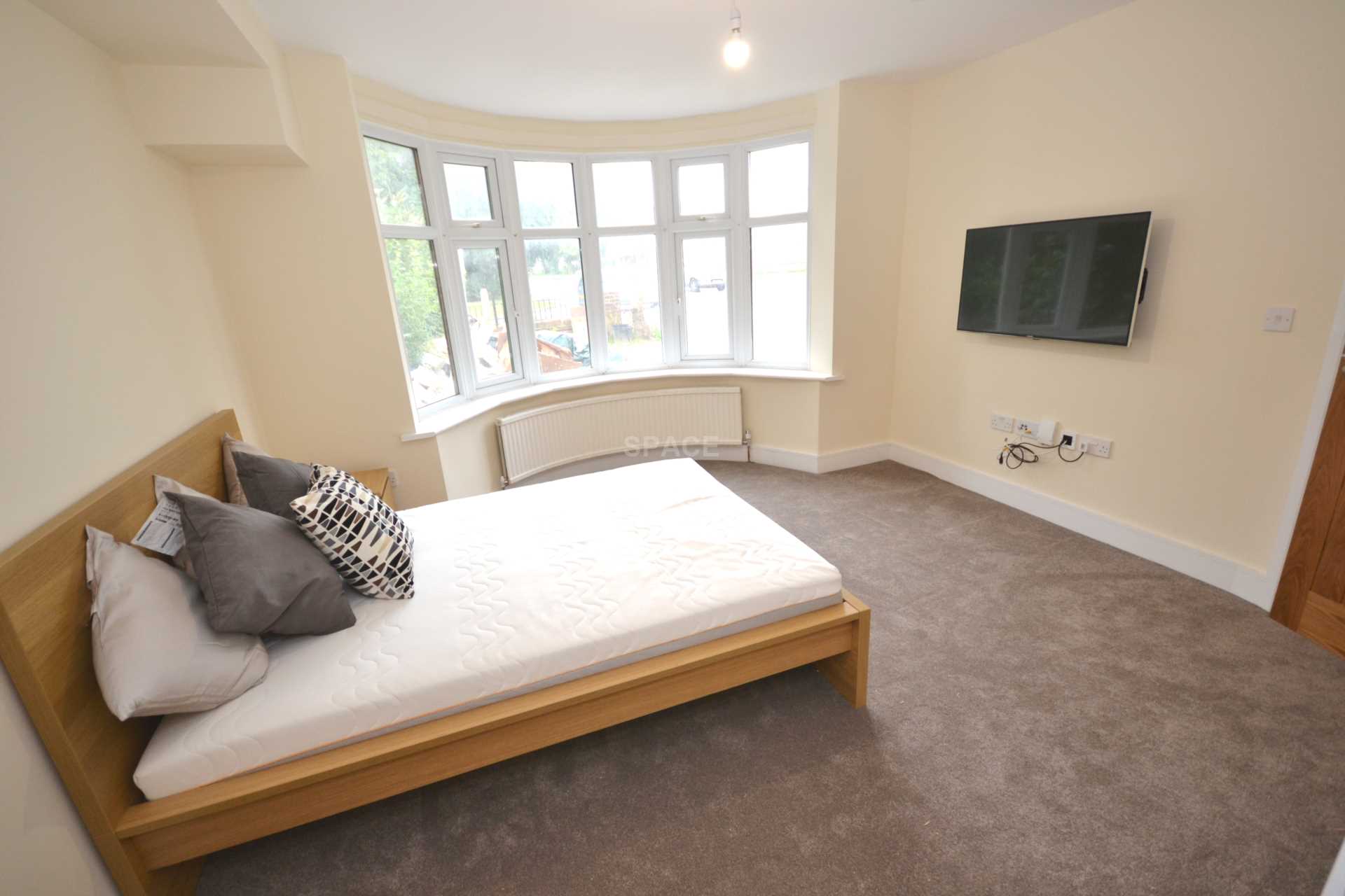Room Church Road in Earley