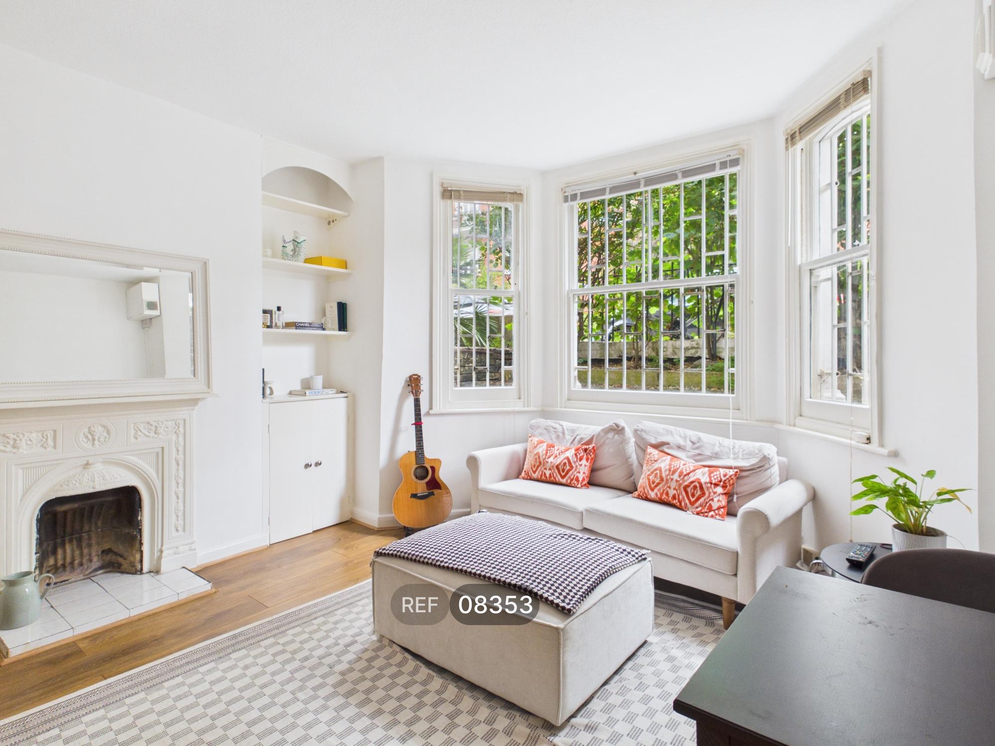 Flat Lurline Gardens in Greater London