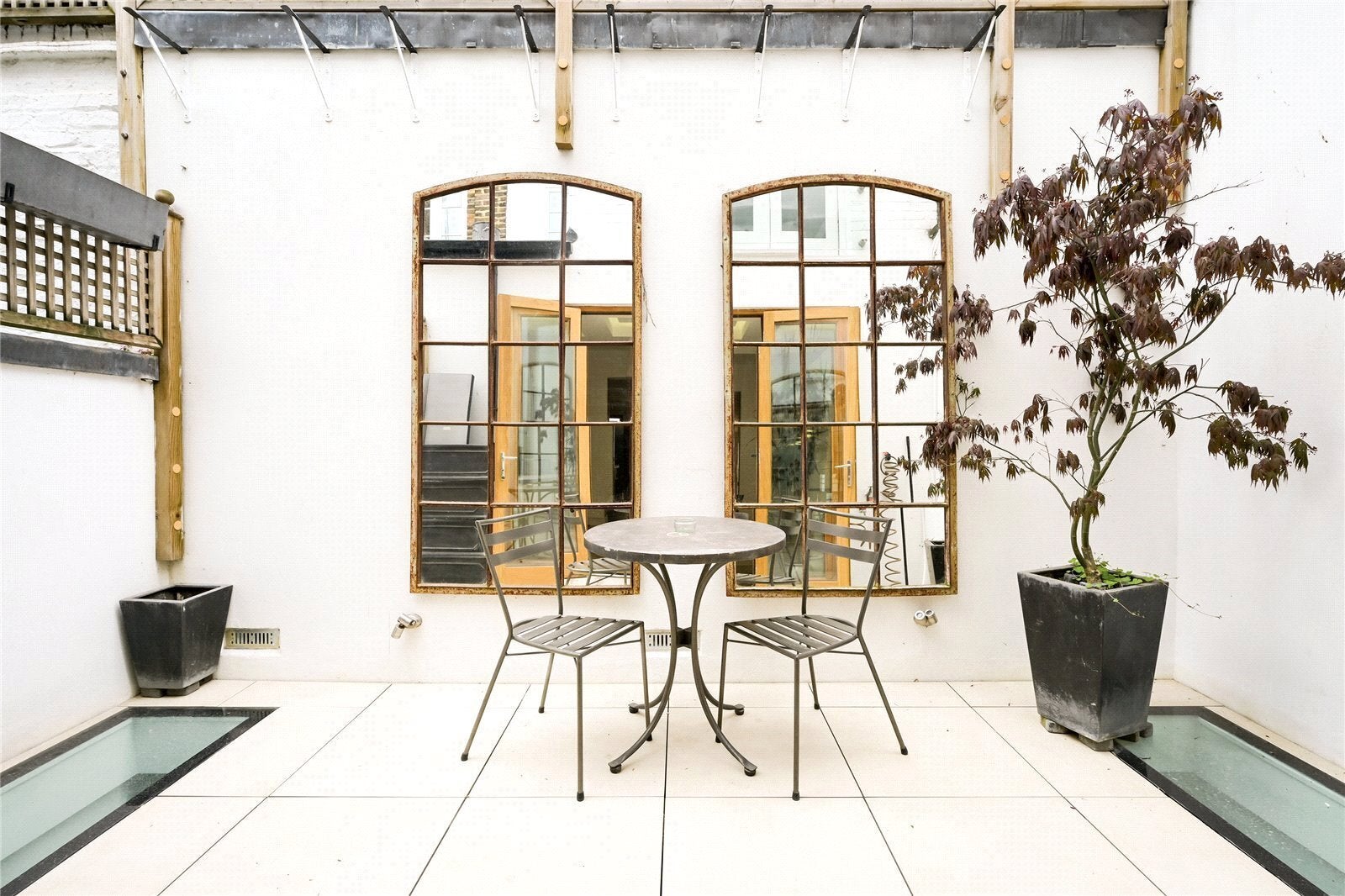 House Radnor Walk in Greater London