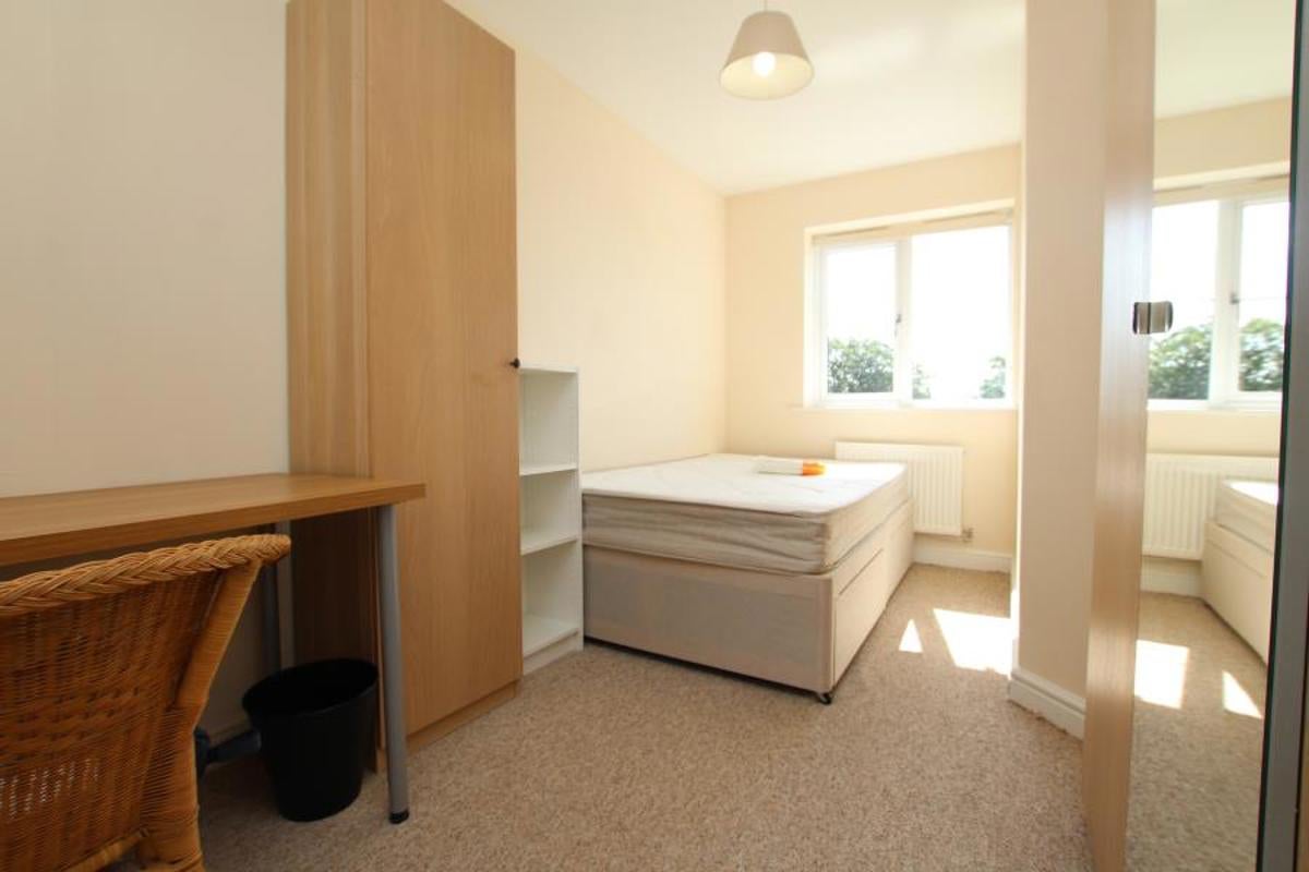 Flat Foxglove Close in Stoke Gifford