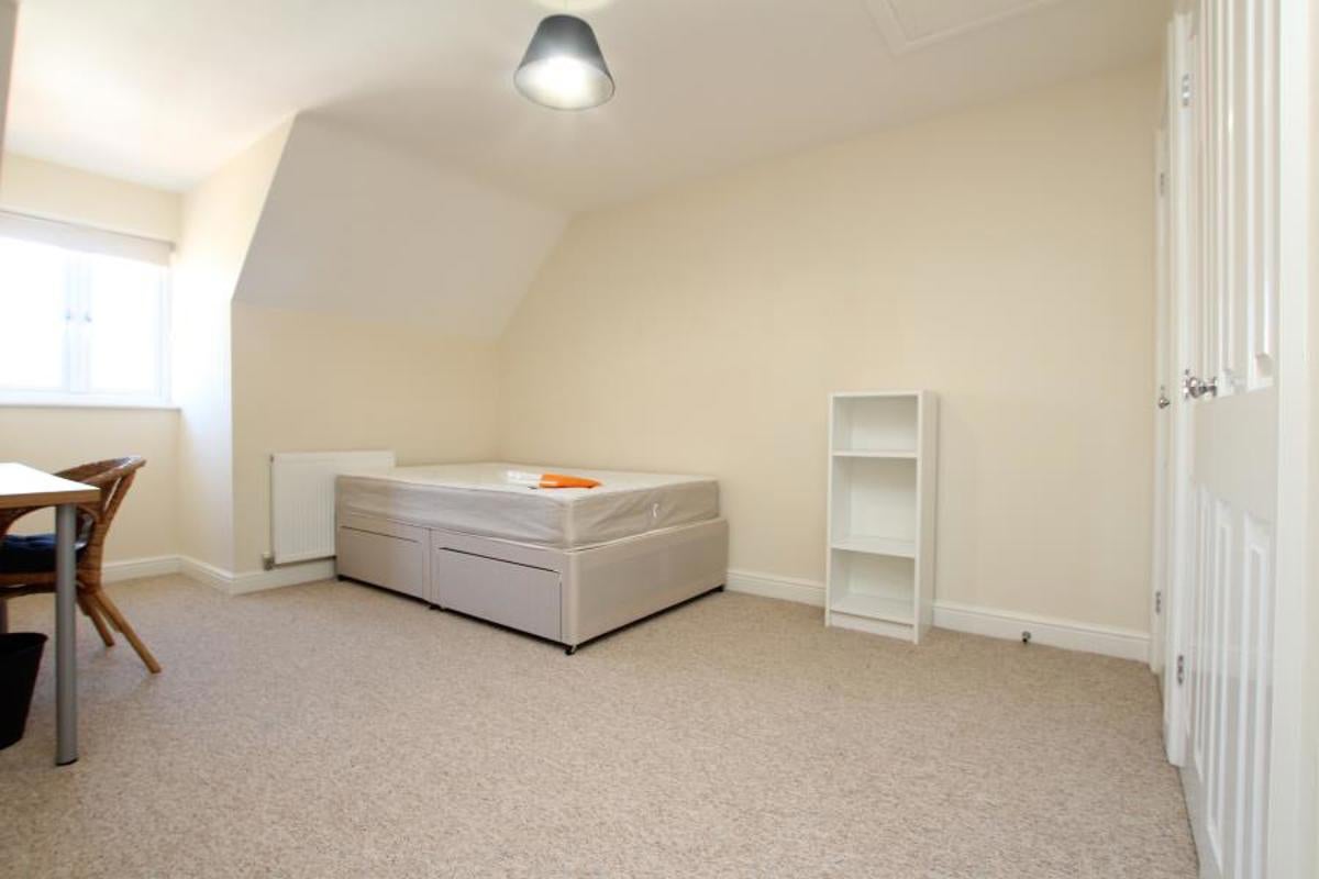 Flat Foxglove Close in Stoke Gifford