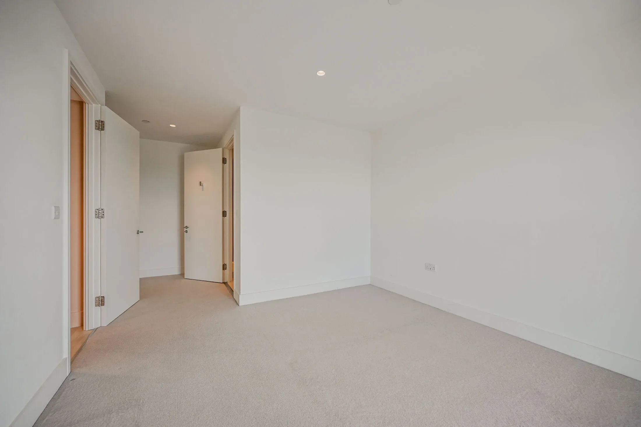 Flat Daneland Walk in Greater London