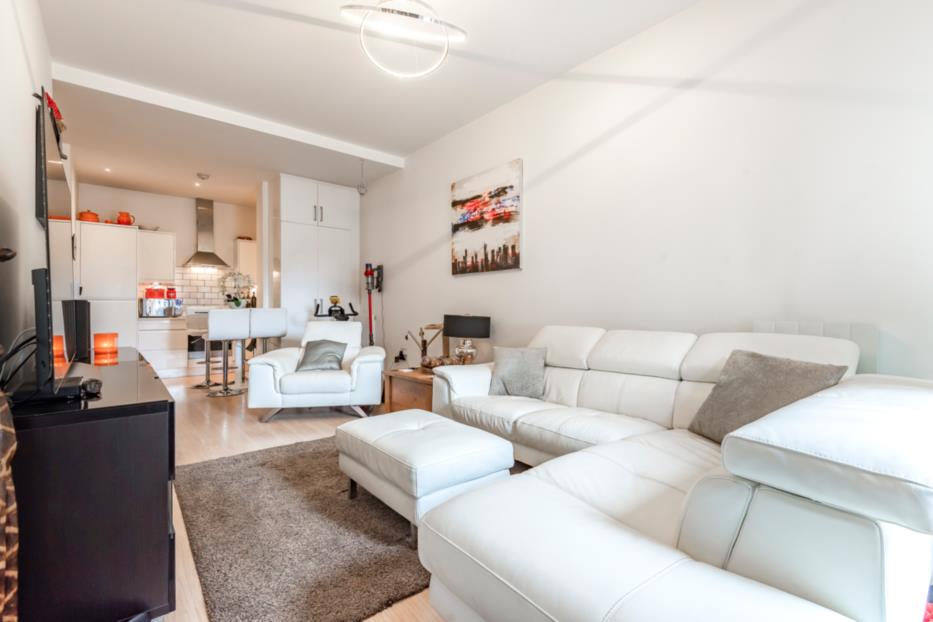 Flat Durnsford Road in Greater London