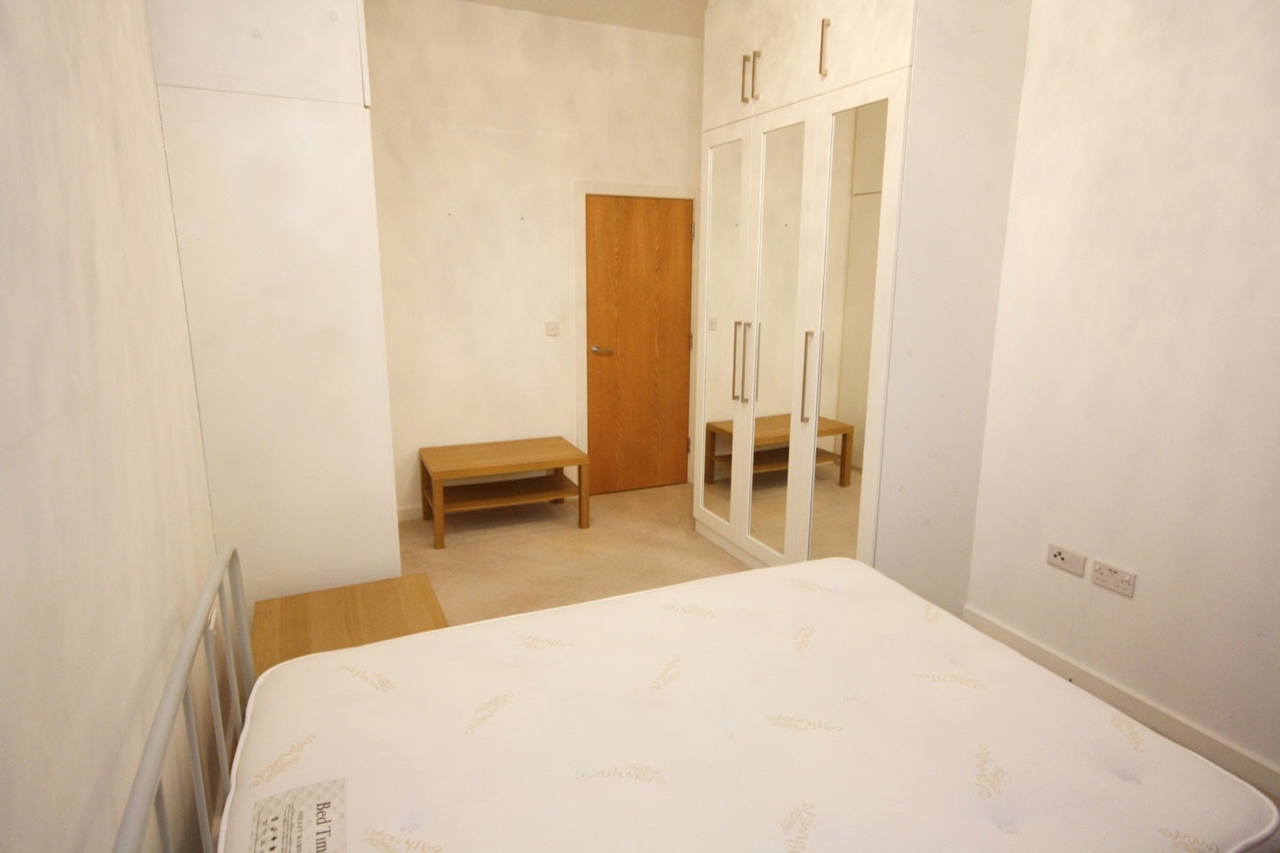 Flat Durnsford Road in Greater London