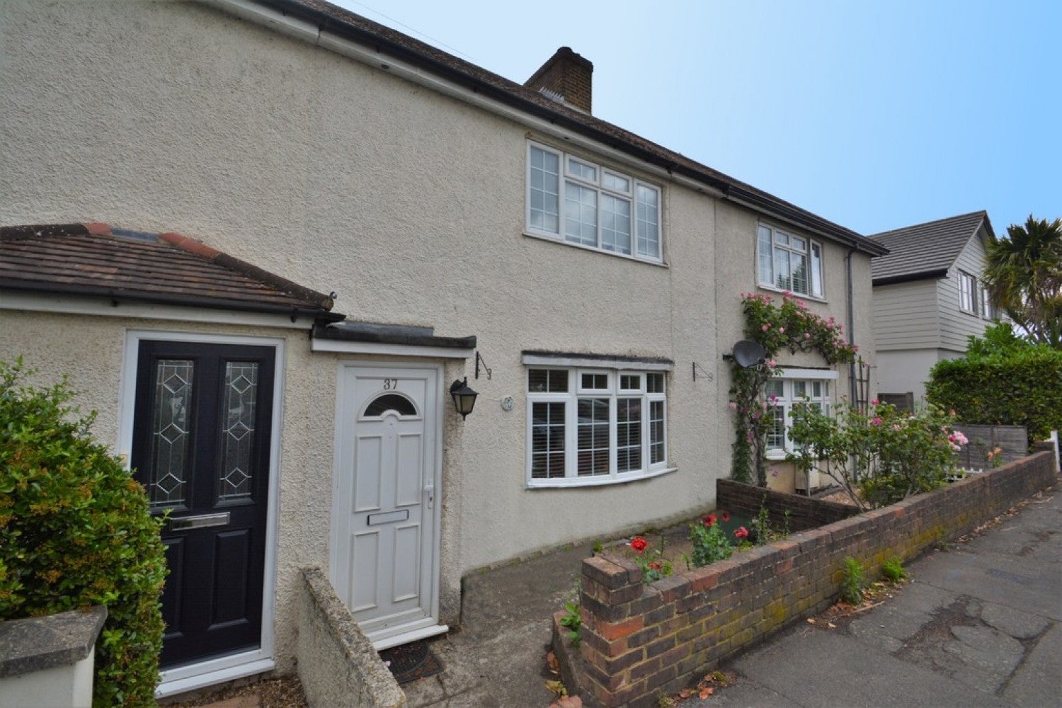 House Dunsmore Road in Elmbridge