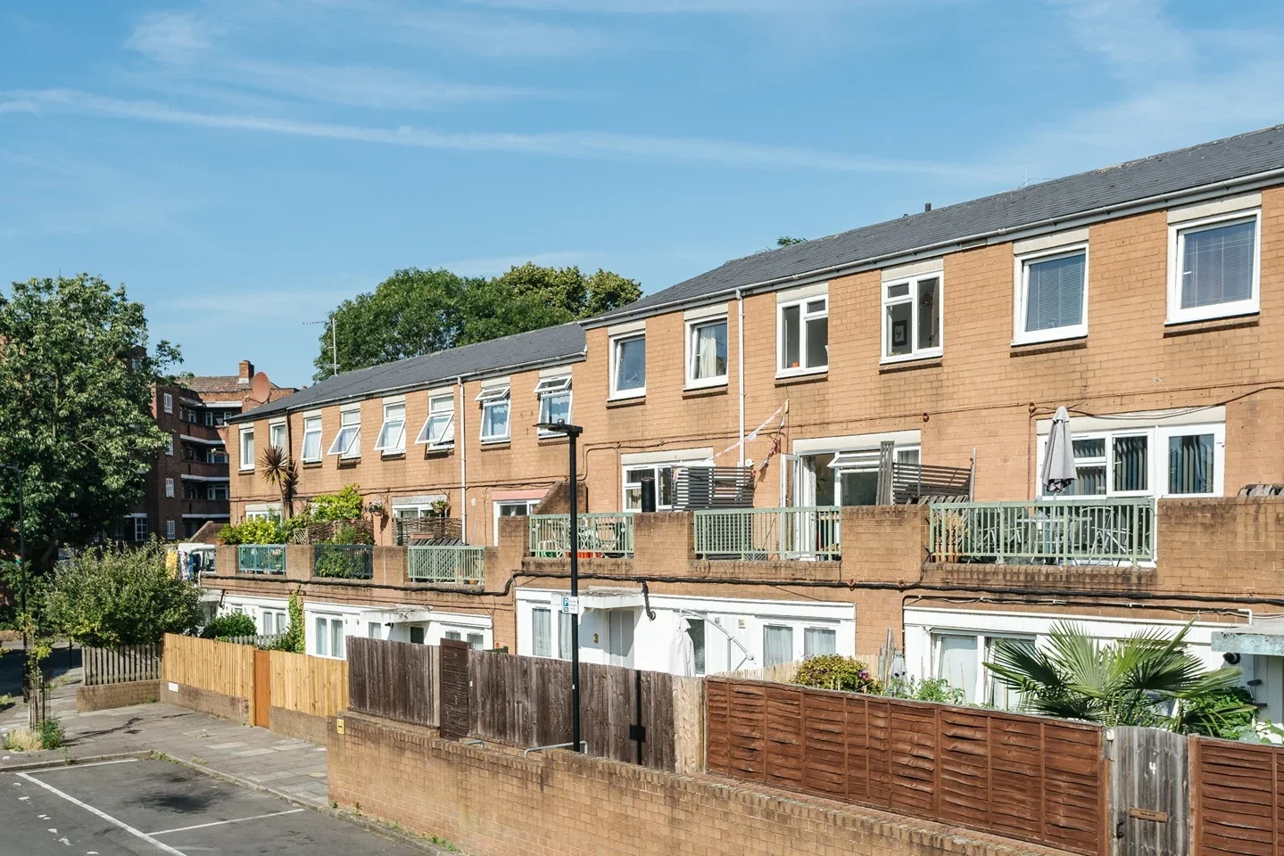 Flat Hayling Close in Greater London
