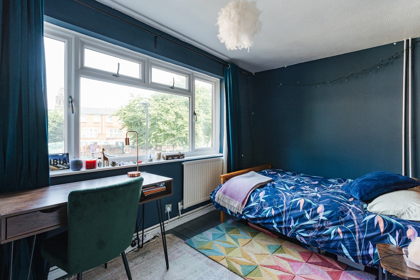 Flat Hayling Close in Greater London