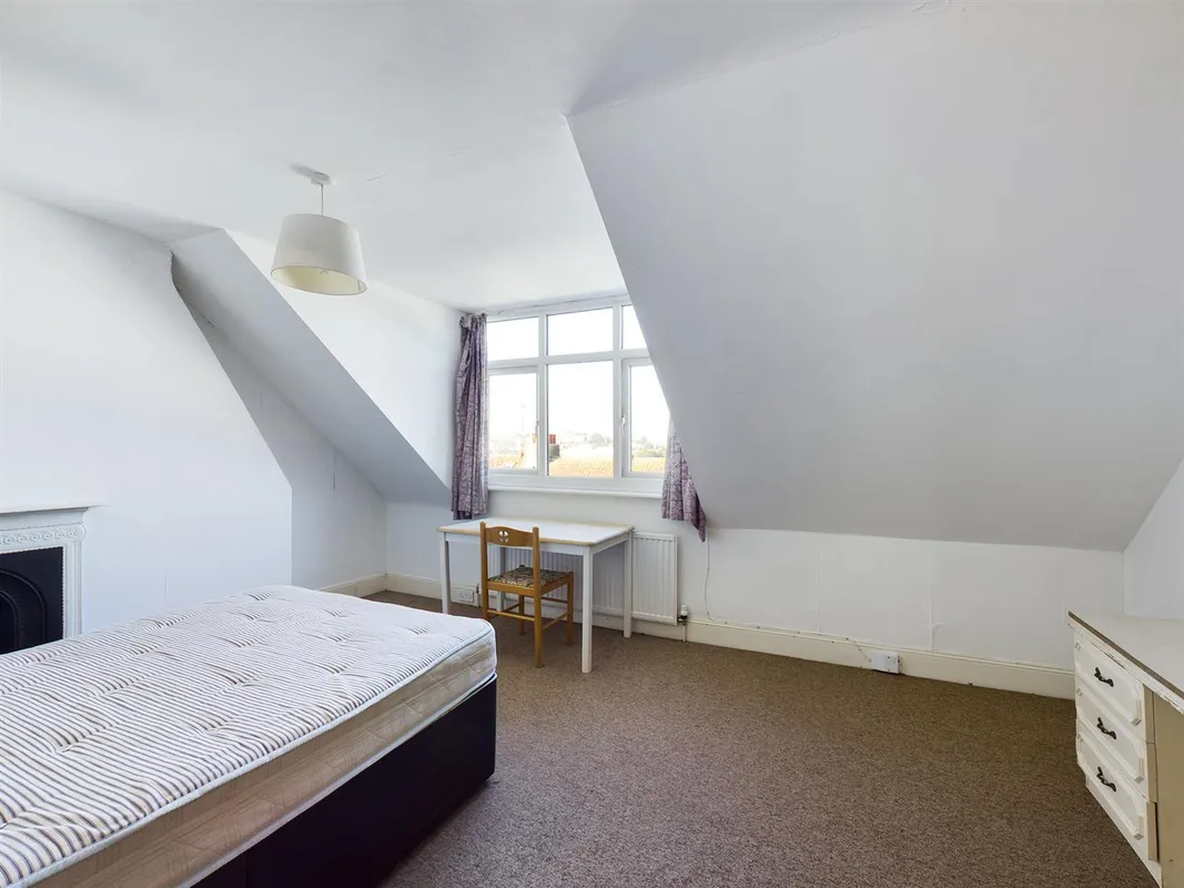 Flat Warleigh Road in Brighton