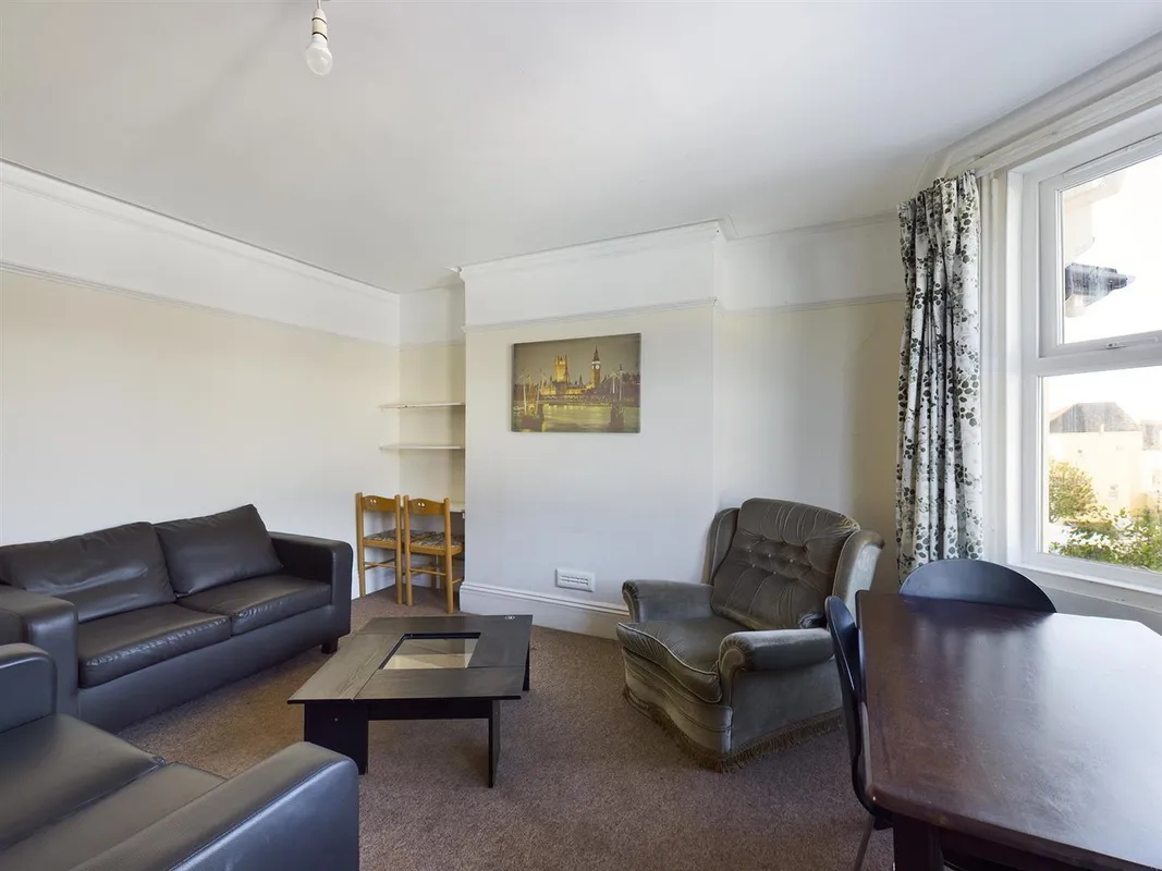 Flat Warleigh Road in Brighton