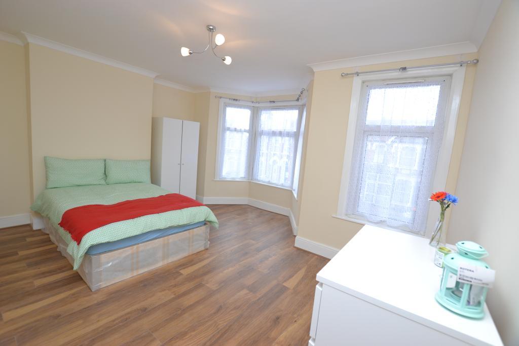 House Second Avenue in Greater London