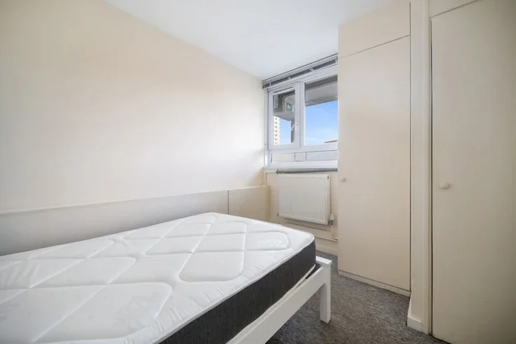 Flat Portland Grove in Greater London
