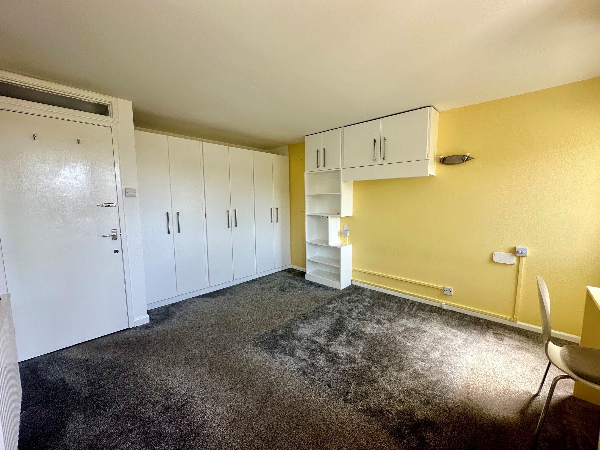 Flat Mantle Close in Gosport