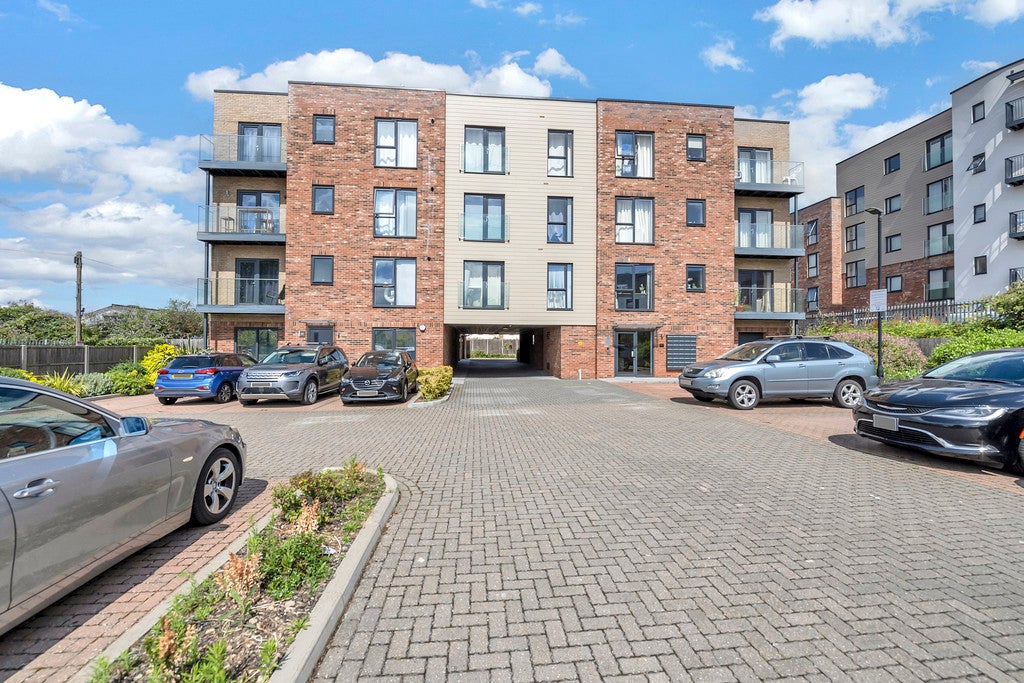 Flat Tamlyn House in West Suffolk