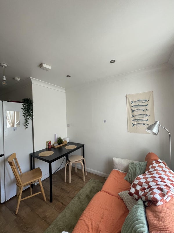 Room York Road in Greater London