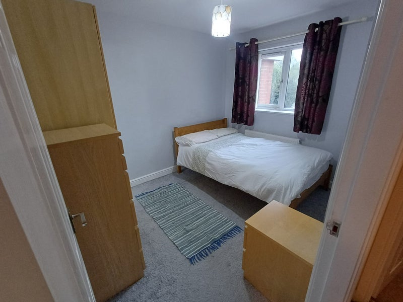Room Westminster Avenue in Whitefield