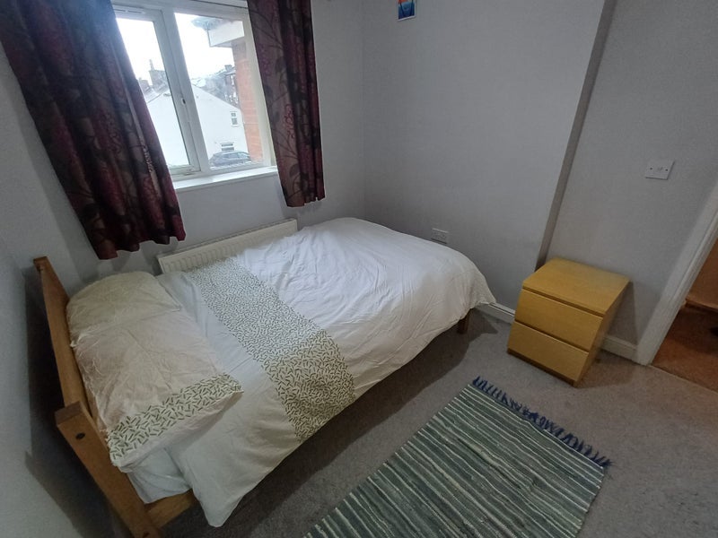 Room Westminster Avenue in Whitefield