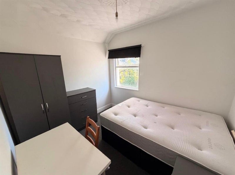 Room Miskin Street in Cardiff