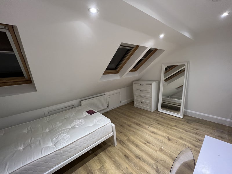 Room Howard Road in Greater London