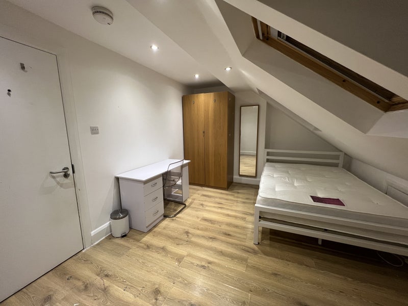 Room Howard Road in Greater London