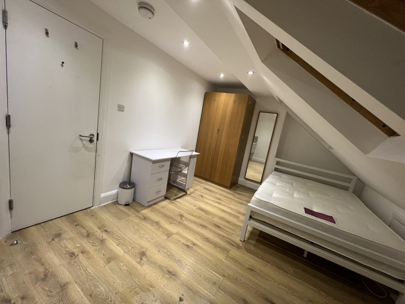 Room Howard Road in Greater London