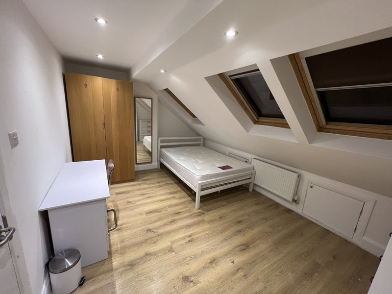 Room Howard Road in Greater London