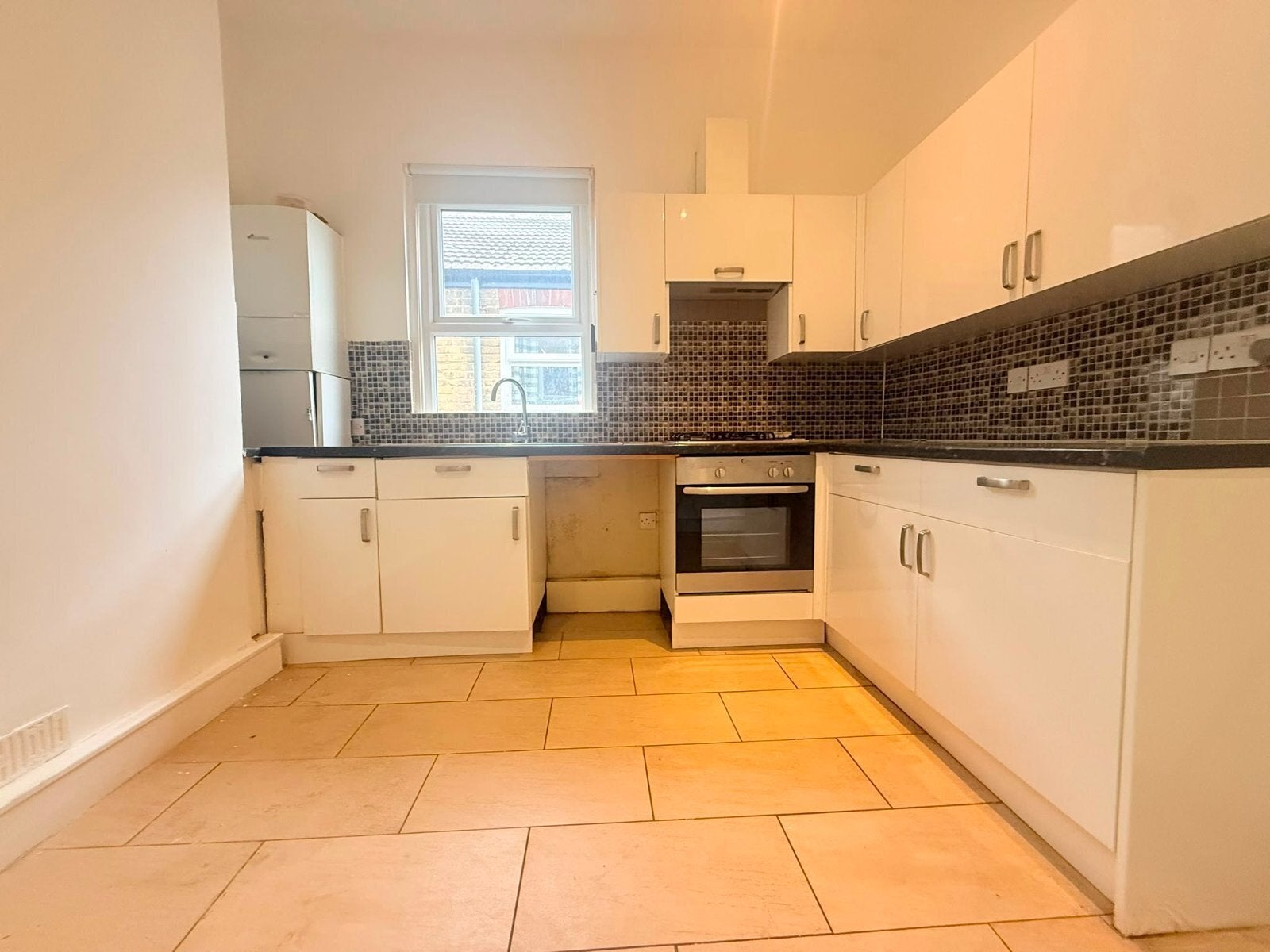 Flat Riverdale Road in Greater London