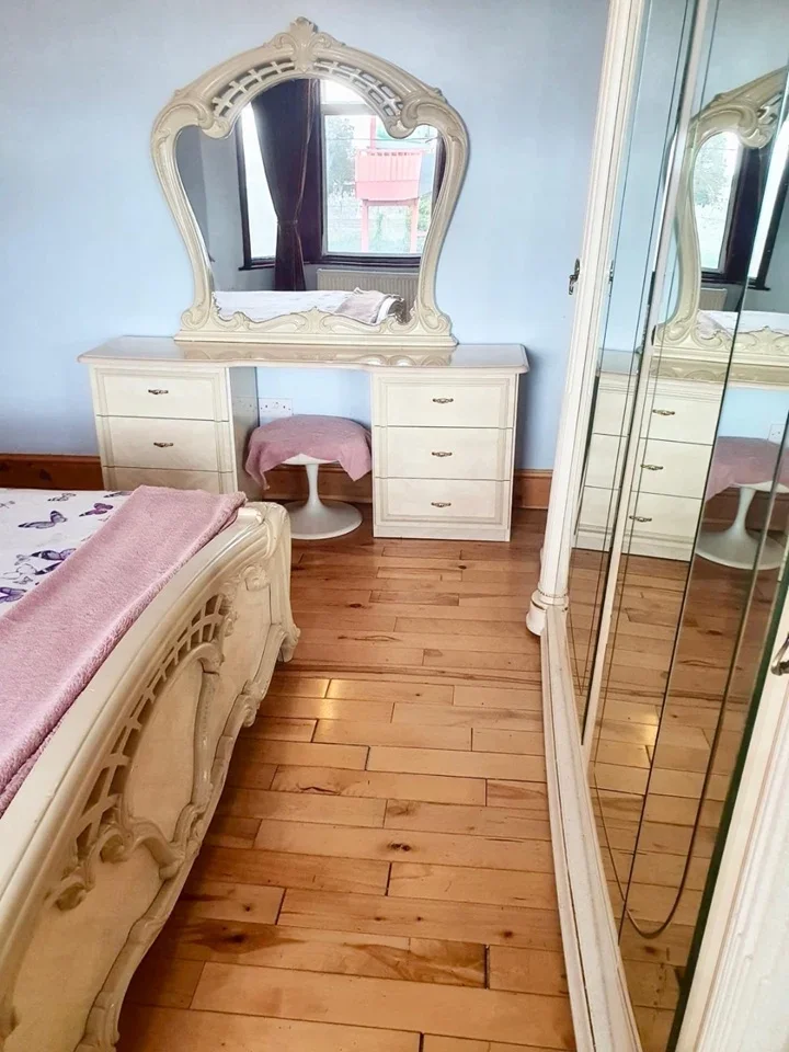 Room Colville Road in Greater London