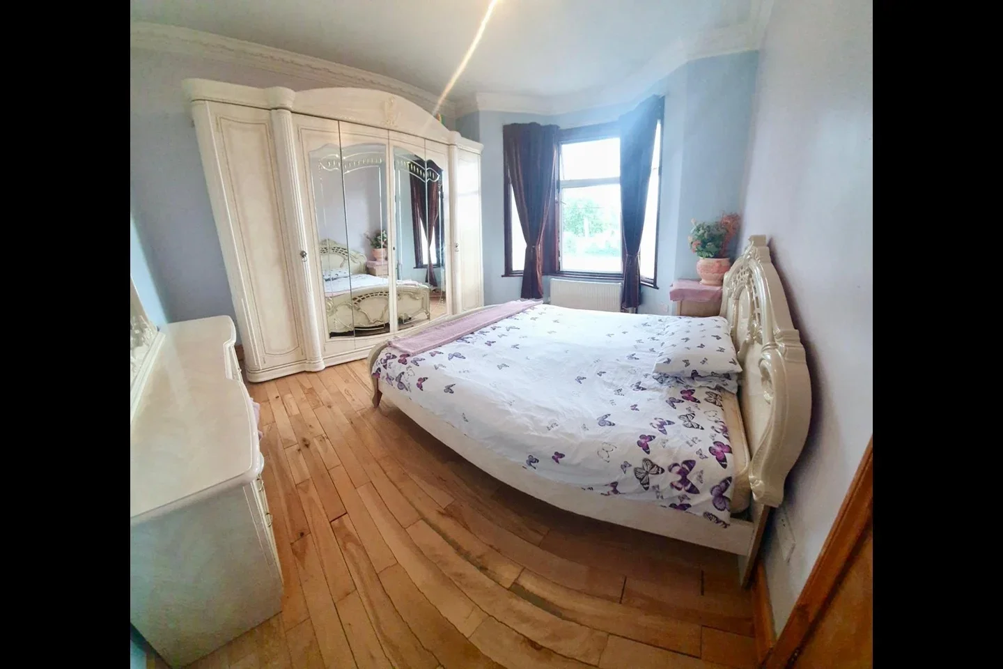 Room Colville Road in Greater London