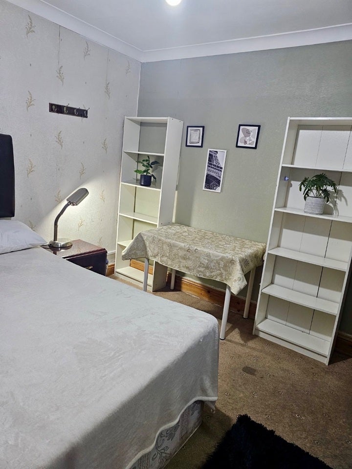 Room Colville Road in Greater London