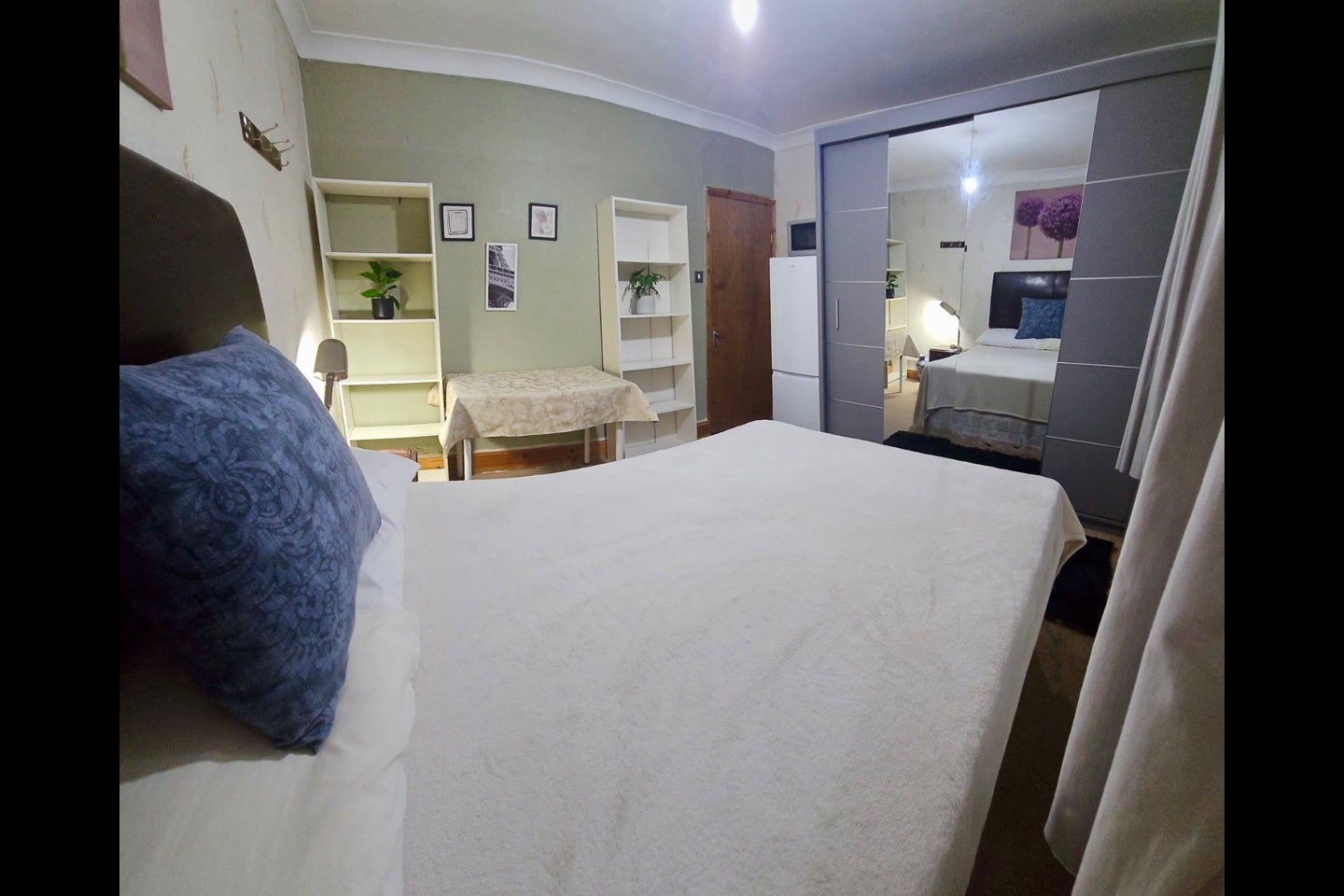 Room Colville Road in Greater London