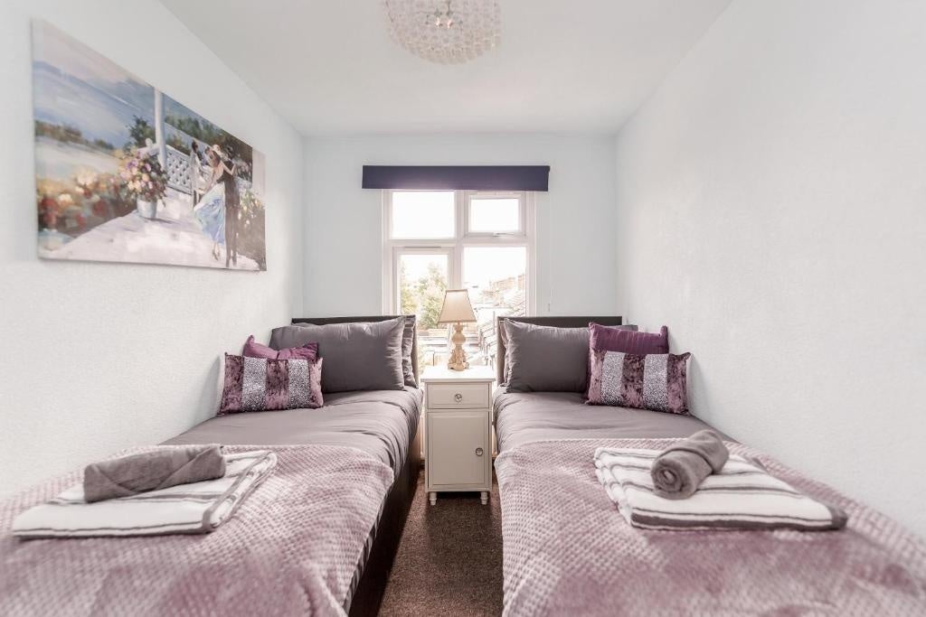 Flat Merton Road in Watford