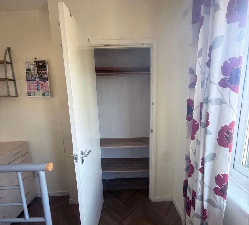 Room Ambleside Avenue in Bristol