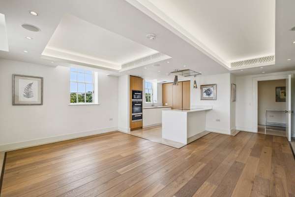 Flat Richmond Hill in Greater London