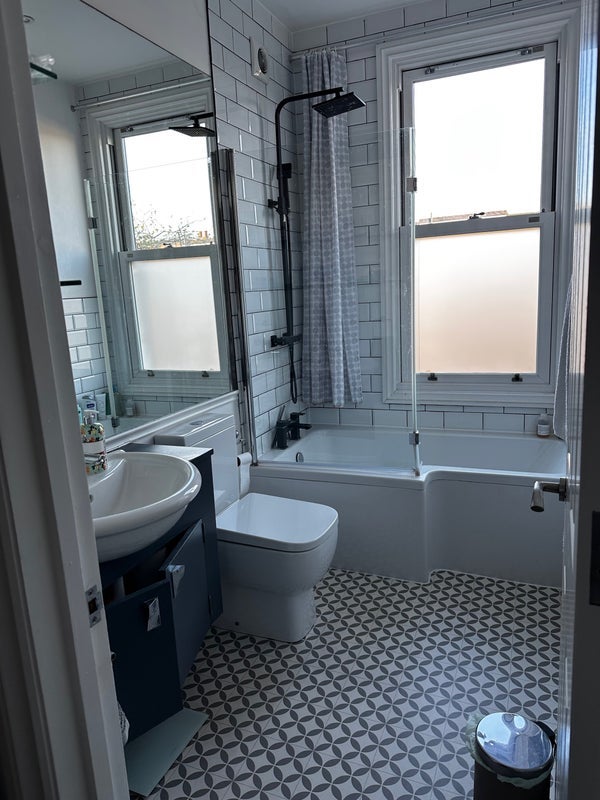 Room Green Avenue in Greater London