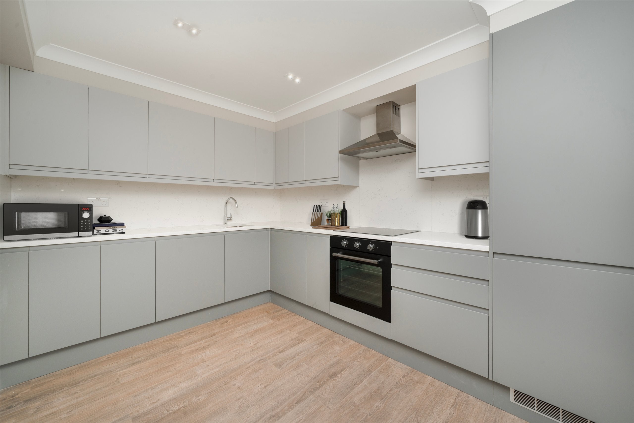 Flat Goldhawk Road in Greater London