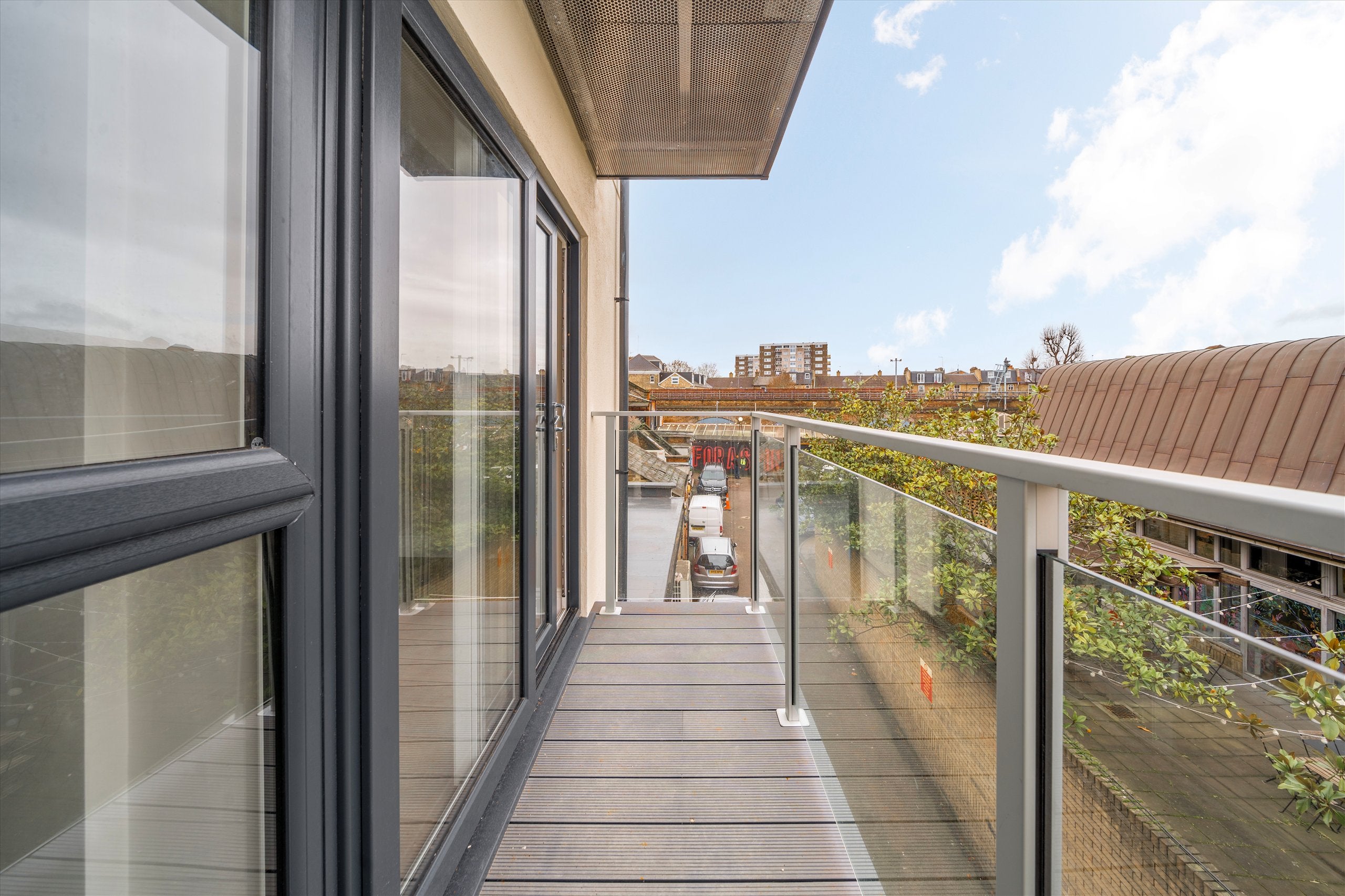 Flat Goldhawk Road in Greater London