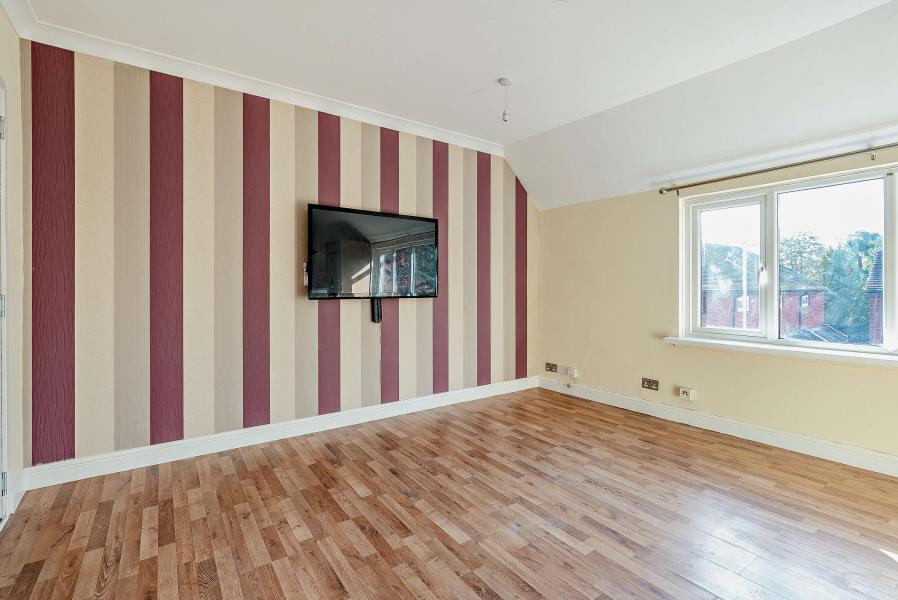 Flat Carew Road in Greater London