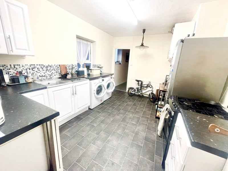 Room Alloa Road in Greater London