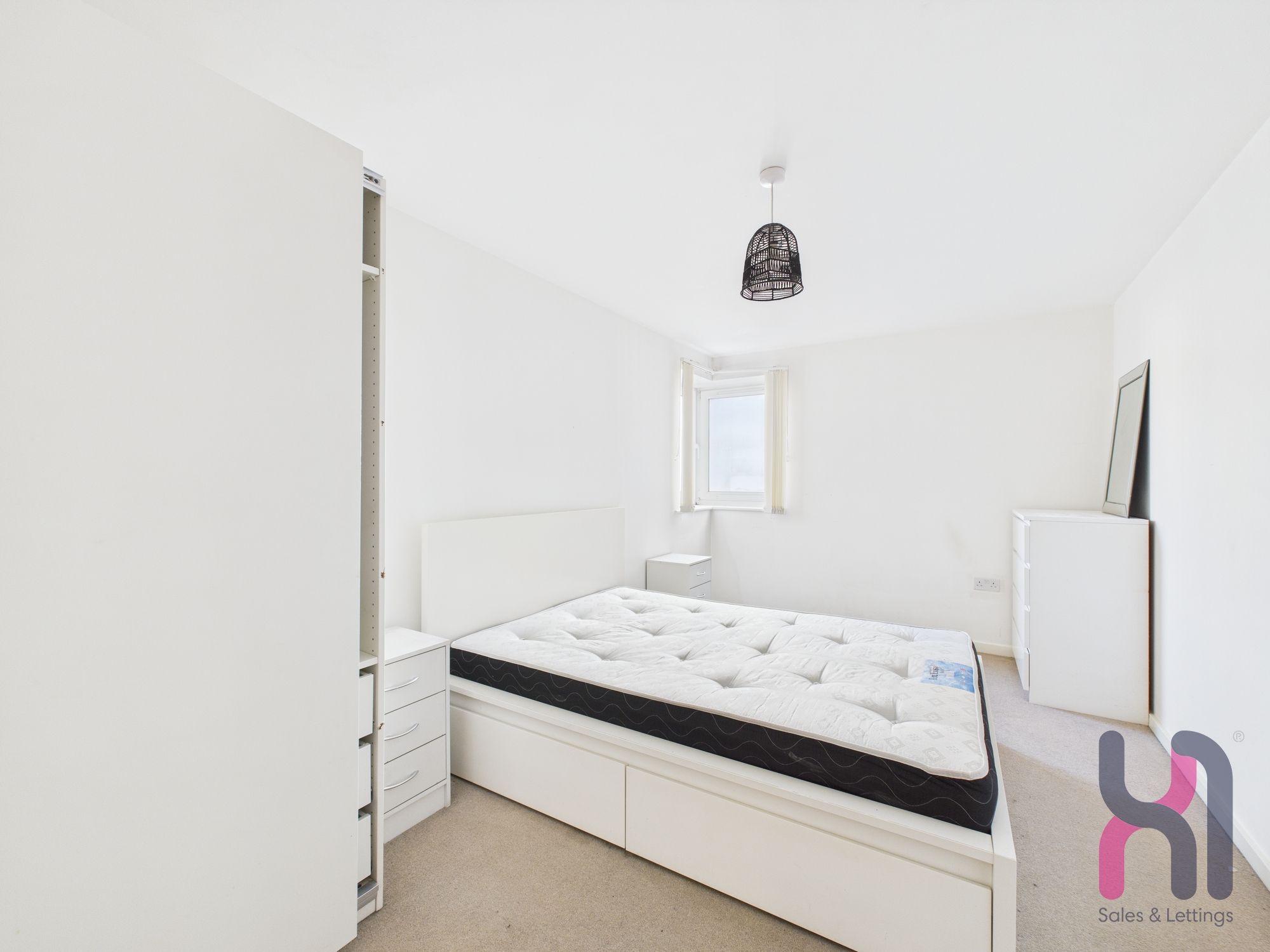 Flat Elmira Way in Salford