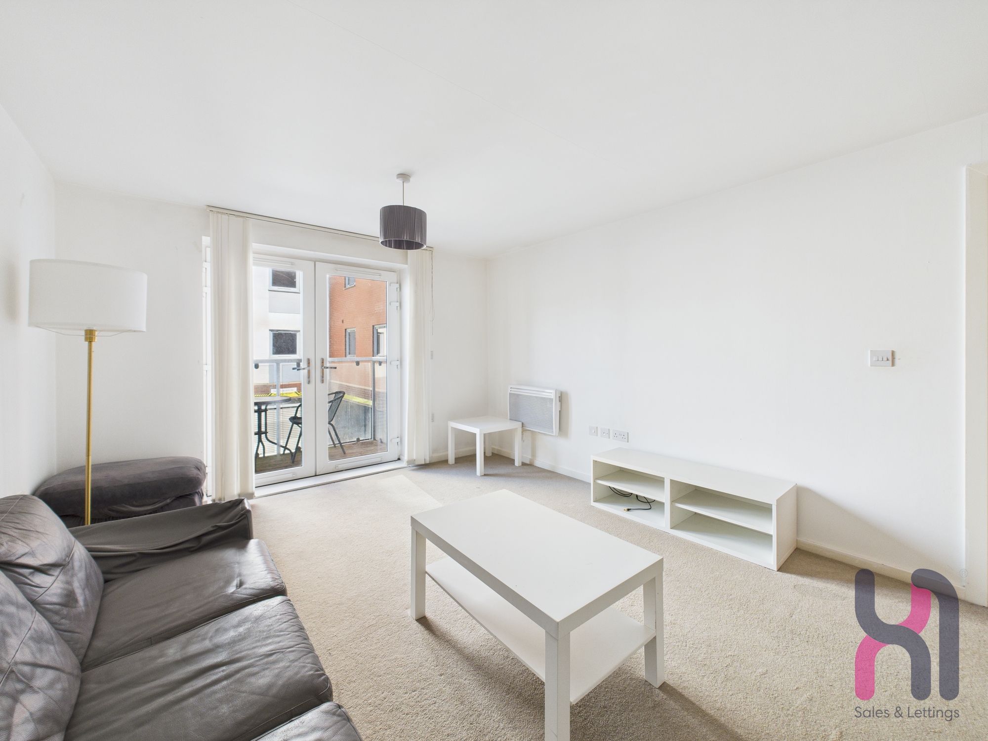 Flat Elmira Way in Salford