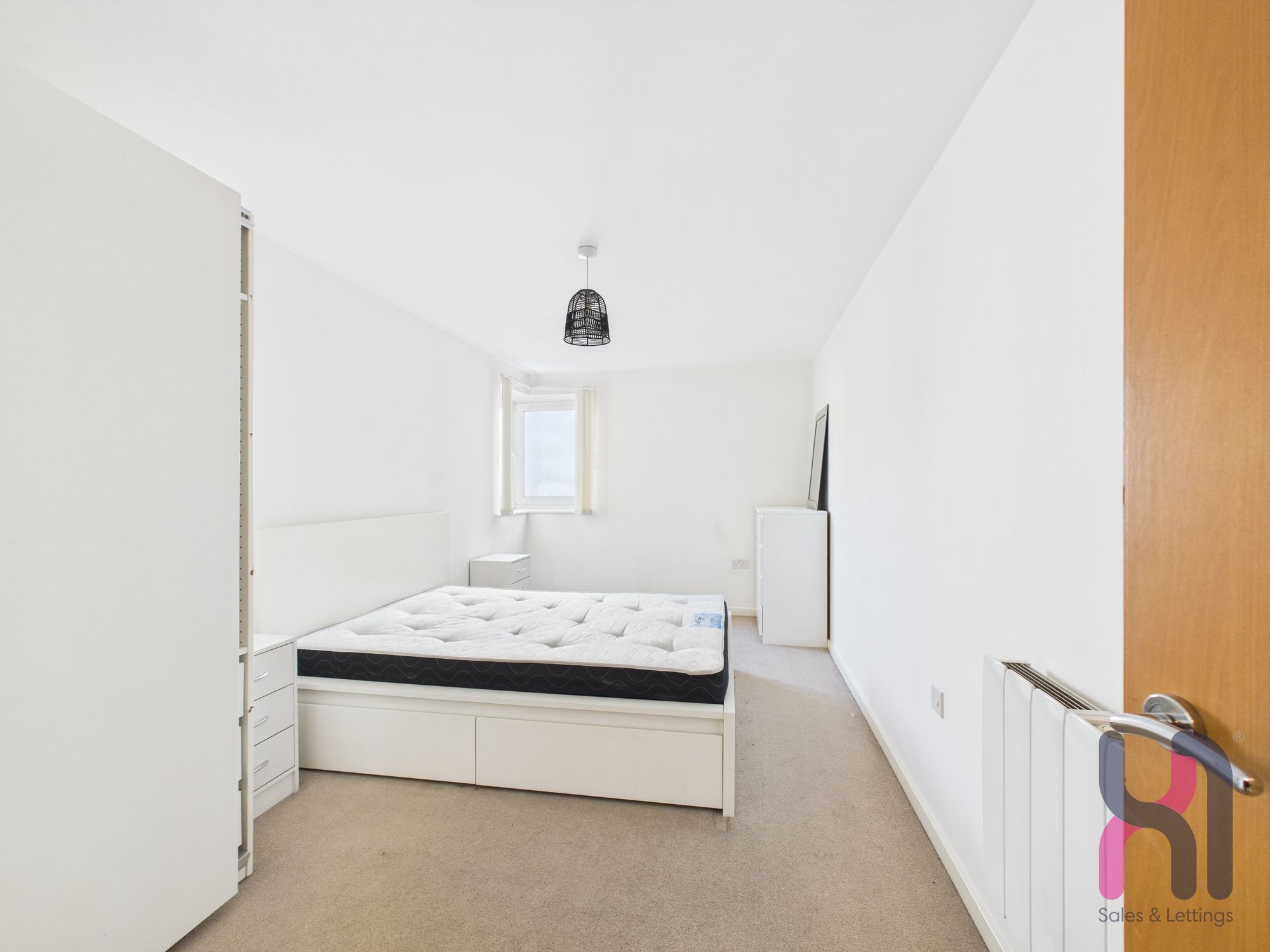 Flat Elmira Way in Salford