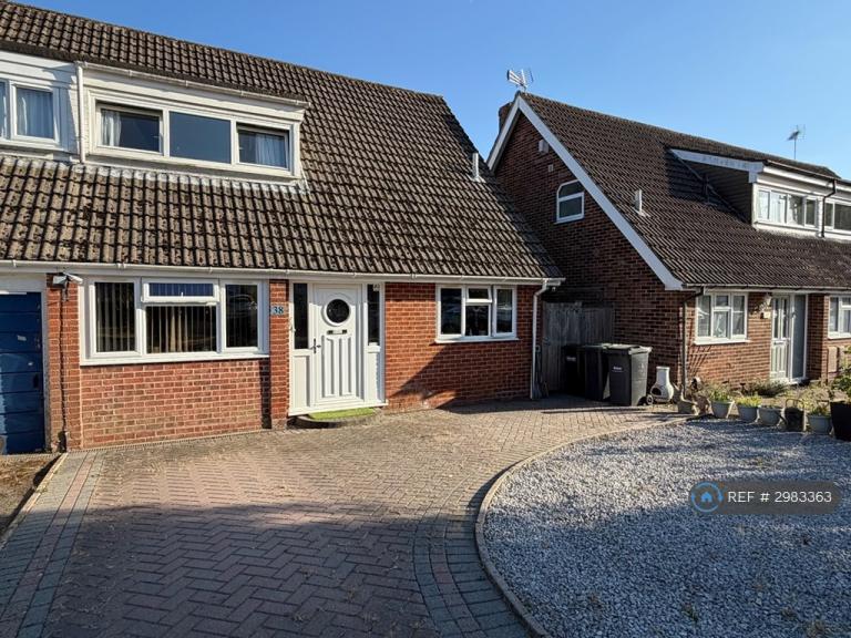 House Kingscote Road in Havant