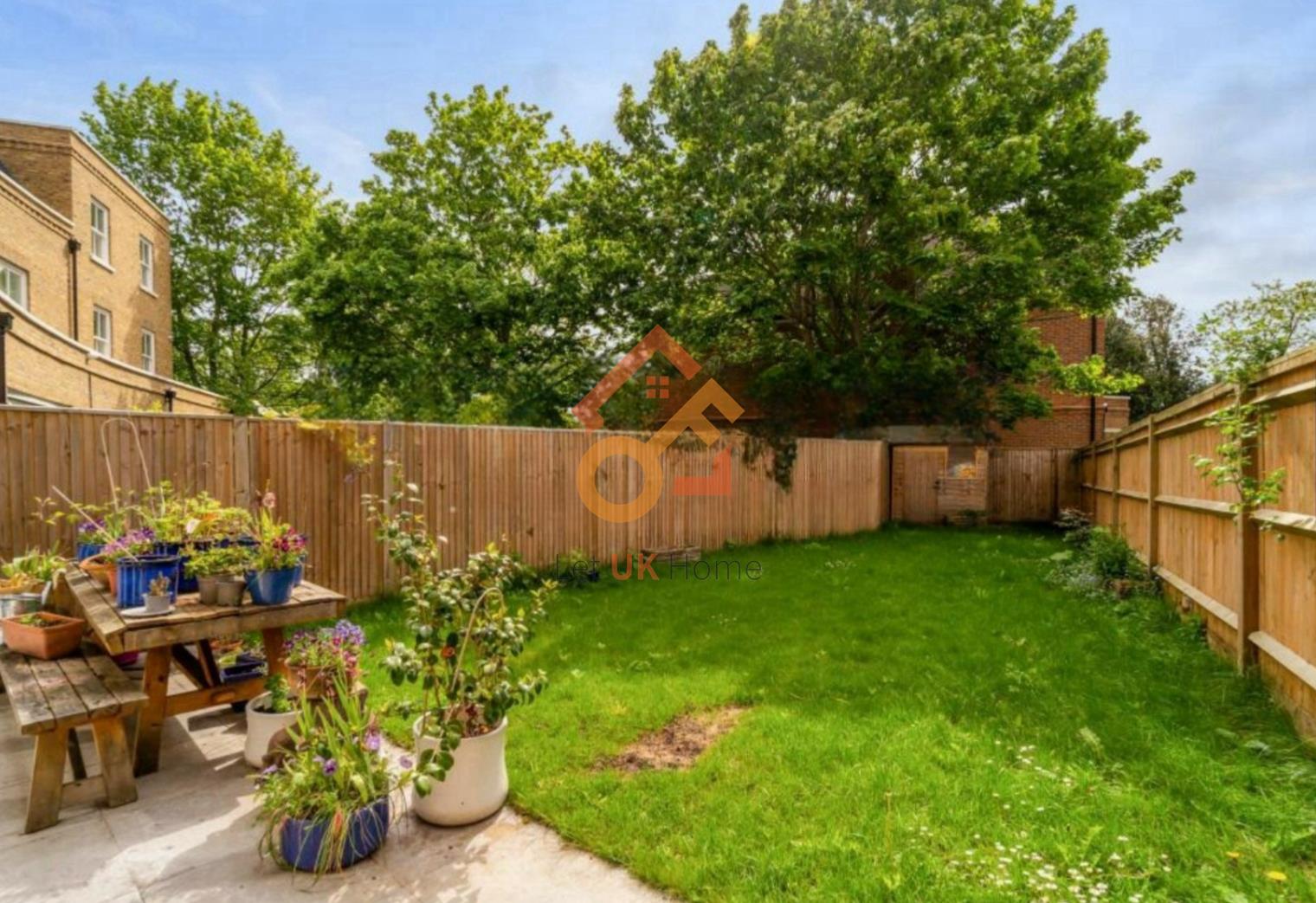 House Barrons Chase in Greater London